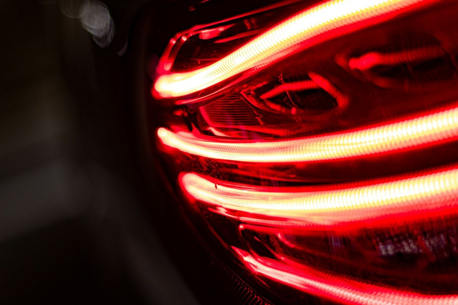 Rode LED-lichtlijnen van een achterlicht
